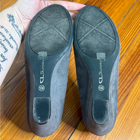 ⭐️3/$25⭐️ Chinese Laundry Velvet Wedge Pumps - Picture 5 of 9